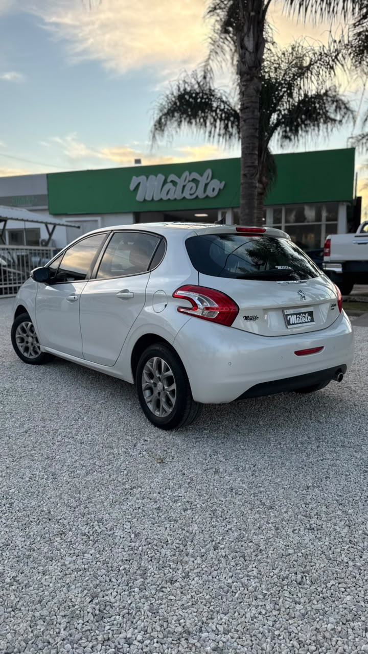 PEUGEOT - 208   ALLURE   TOUCHSCREEN    1.6  - MANUAL  - 2016